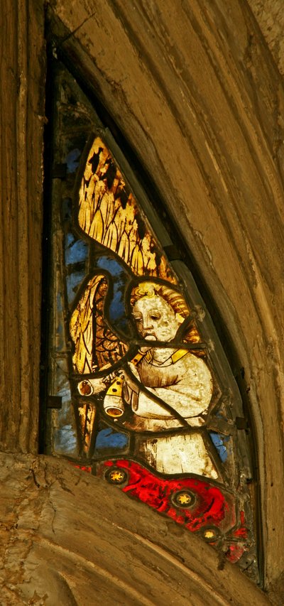 Window depicting a musician angel with a pibcorn by English School